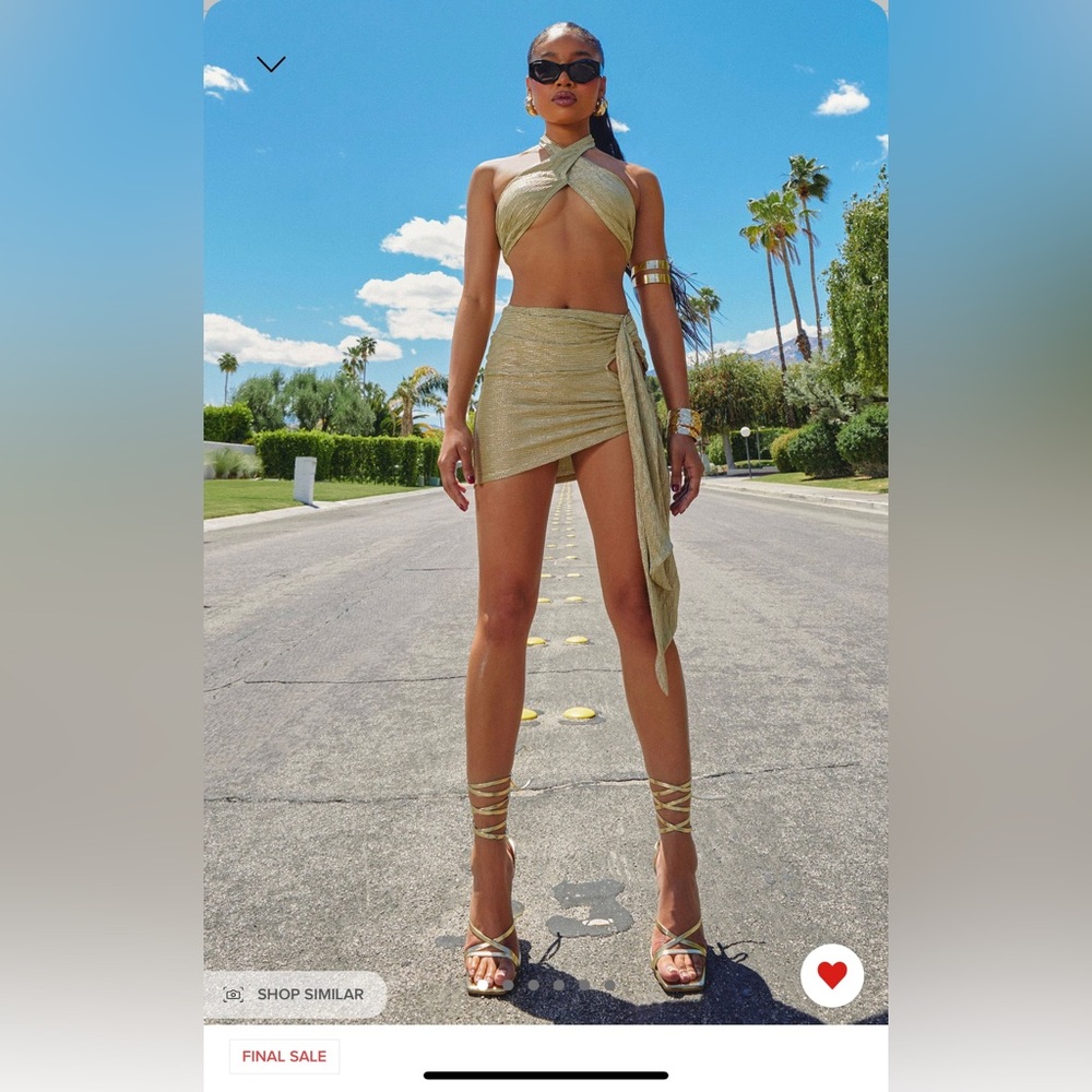 NEVER WORN. FASHION NOVA TWO PIECE SET. SIZE SMALL
